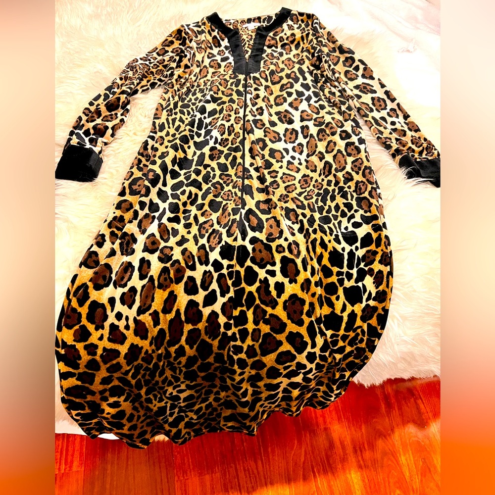 Leopard size S but oversized brand new robe
